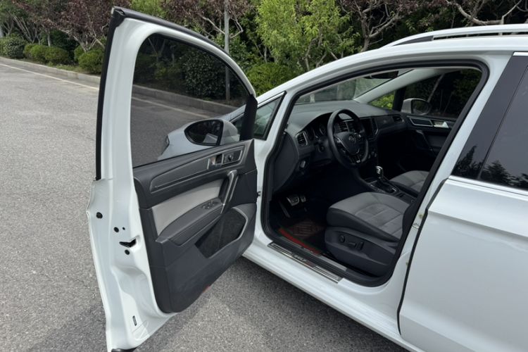 Used Volkswagen Golf Sportsvan 2019 280TSI Automatic Guardian Edition China V Standard Interior 5