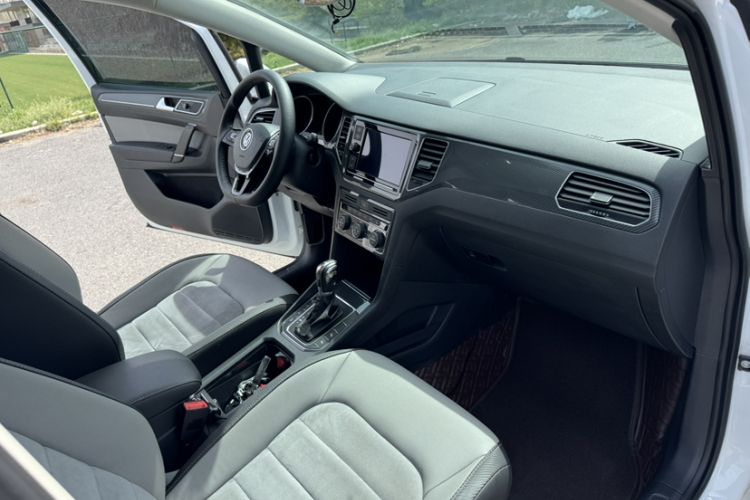 Used Volkswagen Golf Sportsvan 2019 280TSI Automatic Voyage Model China V Standard Interior 8