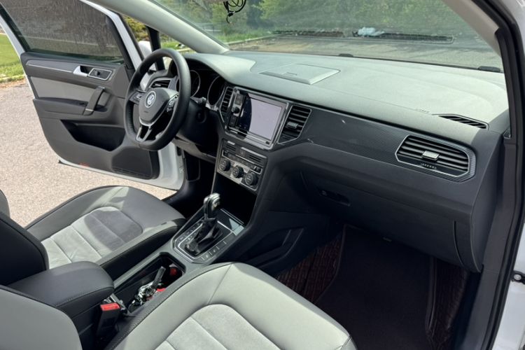 Used Volkswagen Golf Sportsvan 2019 280TSI Automatic Voyage Model China V Standard Interior 9