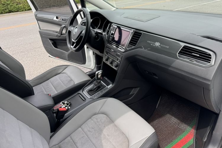 Used Volkswagen Golf Sportsvan 2019 280TSI Automatic Guardian Edition China V Standard Interior 9