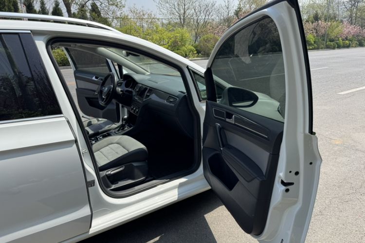 Used Volkswagen Golf Sportsvan 2019 280TSI Automatic Sentinel Model China VI Standard Interior 9