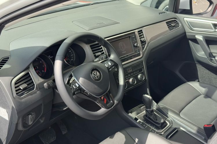 Used Volkswagen Golf Sportsvan 2019 280TSI Automatic Trendy Model China VI Standard Interior 9