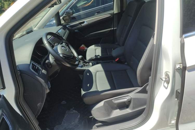 Used Volkswagen Golf Sportsvan 2019 280TSI Automatic Trendy Model China VI Standard Left Front Seat