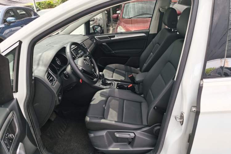 Used Volkswagen Golf Sportsvan 2019 280TSI Automatic Trendy Model China VI Standard Left Front Seat