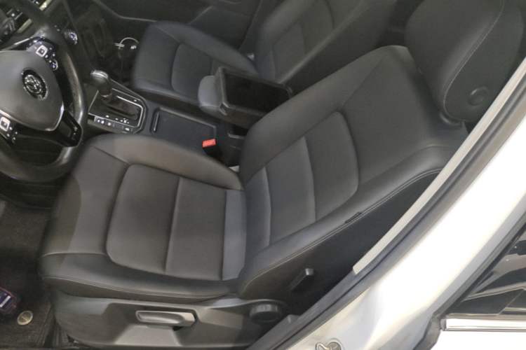 Used Volkswagen Golf Sportsvan 2019 280TSI Automatic Trendy Model China VI Standard Left Front Seat