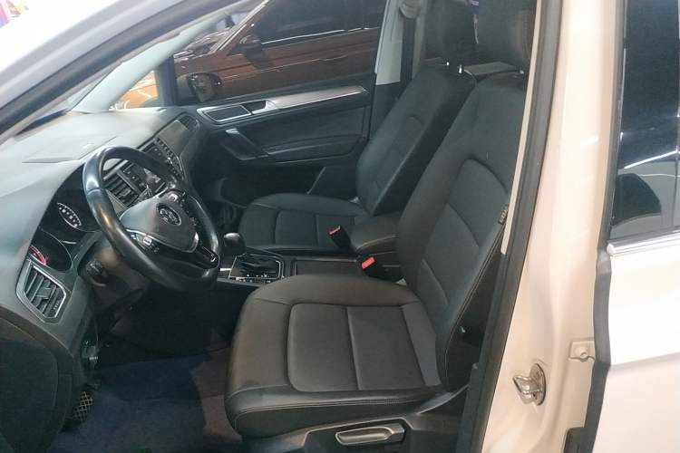 Used Volkswagen Golf Sportsvan 2019 280TSI Automatic Trendy Model China VI Standard Left Front Seat