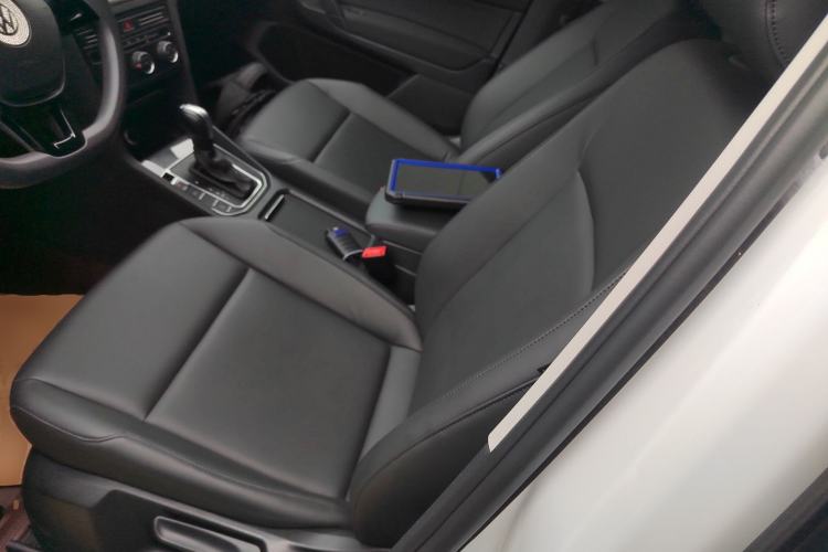 Used Volkswagen Golf Sportsvan 2019 200TSI Automatic C-HR Pure Version China VI Standard Left Front Seat