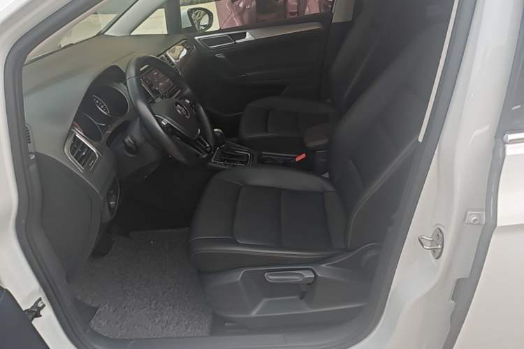 Used Volkswagen Golf Sportsvan 2019 280TSI Automatic Trendy Model China VI Standard Left Front Seat