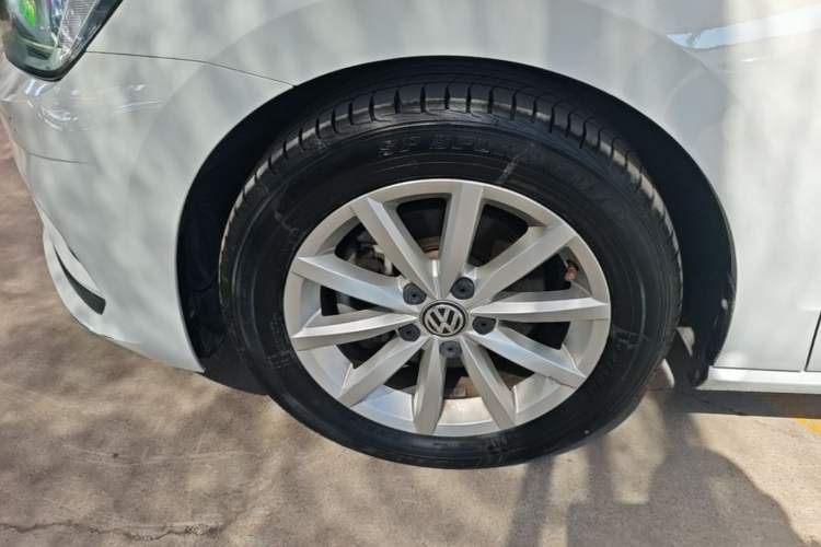 Used Volkswagen Golf Sportsvan 2019 280TSI Automatic Trendy Model China VI Standard Left Front Wheel Hub
