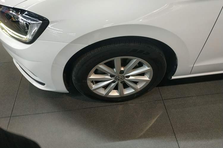 Used Volkswagen Golf Sportsvan 2019 280TSI Automatic Trendy Model China VI Standard Left Front Wheel Hub