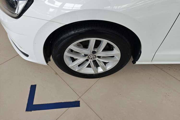 Used Volkswagen Golf Sportsvan 2019 200TSI Automatic C-HR Pure Version China VI Standard Left Front Wheel Hub