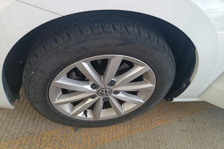 Used Volkswagen Golf Sportsvan 2019 280TSI Automatic Trendy Edition China V Standard Left Front Wheel Hub