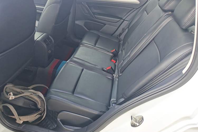 Used Volkswagen Golf Sportsvan 2019 1.6L Automatic Pure Model China V Standard Left Rear Seat