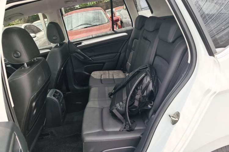 Used Volkswagen Golf Sportsvan 2019 280TSI Automatic Trendy Model China VI Standard Left Rear Seat