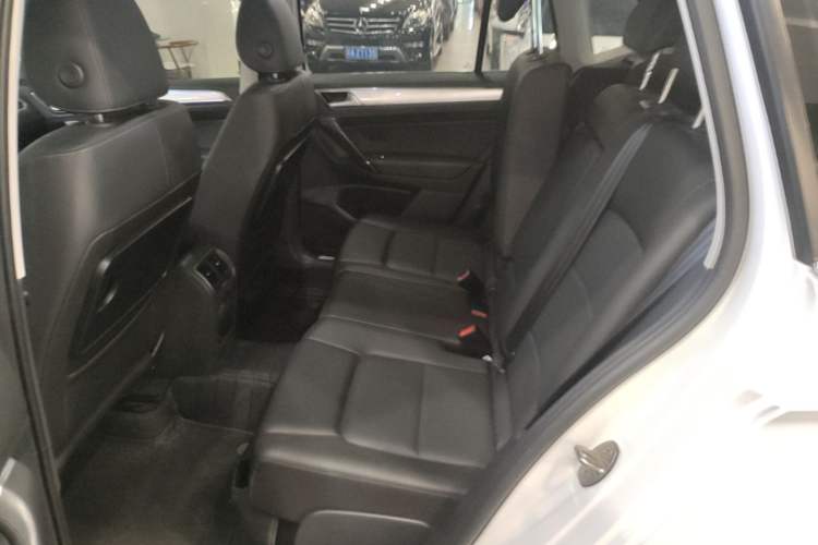 Used Volkswagen Golf Sportsvan 2019 280TSI Automatic Trendy Model China VI Standard Left Rear Seat