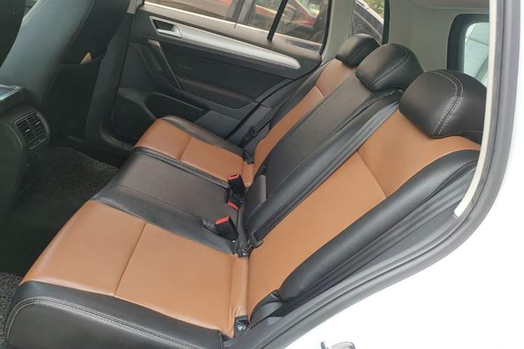 Used Volkswagen Golf Sportsvan 2019 1.6L Automatic Pure Model China V Standard Left Rear Seat