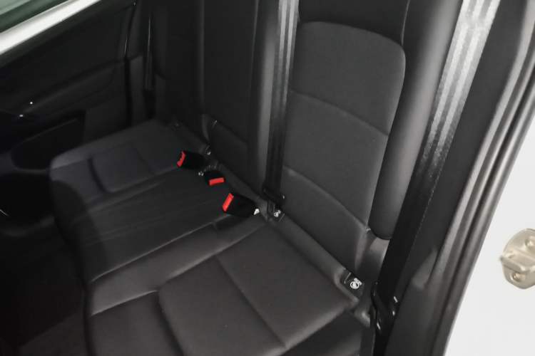 Used Volkswagen Golf Sportsvan 2019 280TSI Automatic Trendy Model China VI Standard Left Rear Seat