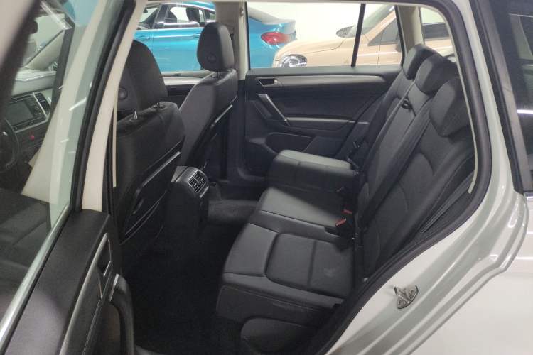 Used Volkswagen Golf Sportsvan 2019 280TSI Automatic Trendy Model China VI Standard Left Rear Seat