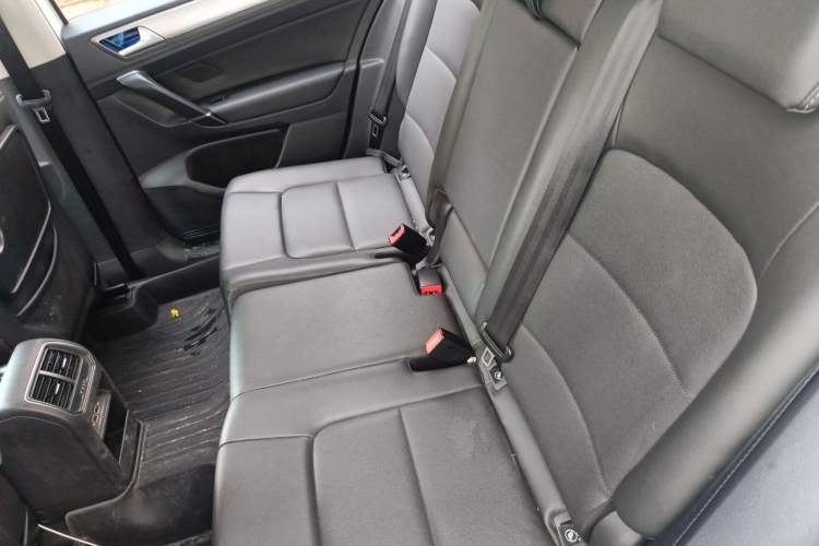Used Volkswagen Golf Sportsvan 2019 280TSI Automatic Trendy Model China VI Standard Left Rear Seat