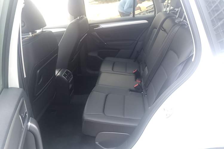 Used Volkswagen Golf Sportsvan 2019 280TSI Automatic Trendy Model China VI Standard Left Rear Seat