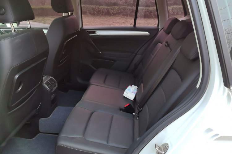 Used Volkswagen Golf Sportsvan 2019 280TSI Automatic Trendy Model China VI Standard Left Rear Seat