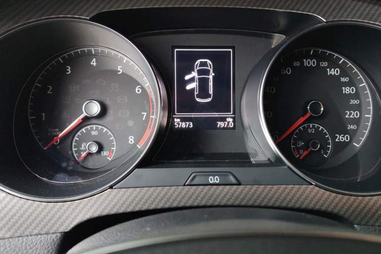 Used Volkswagen Golf Sportsvan 2019 280TSI Automatic Trendy Model China VI Standard Odometer Close Up