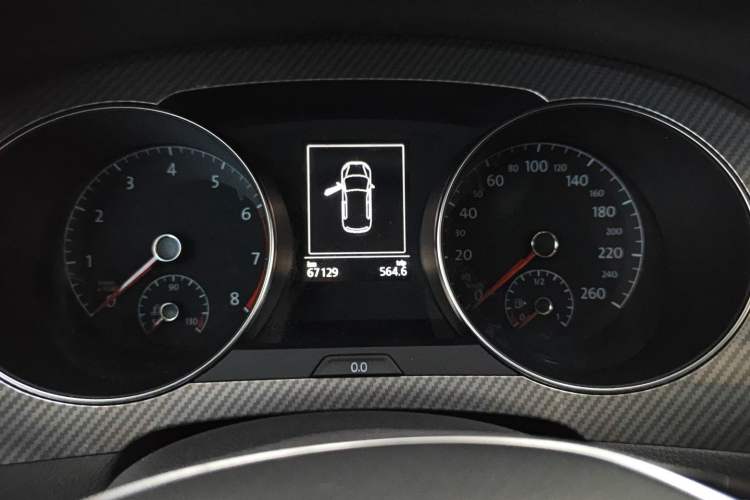 Used Volkswagen Golf Sportsvan 2019 280TSI Automatic Trendy Model China VI Standard Odometer Close Up