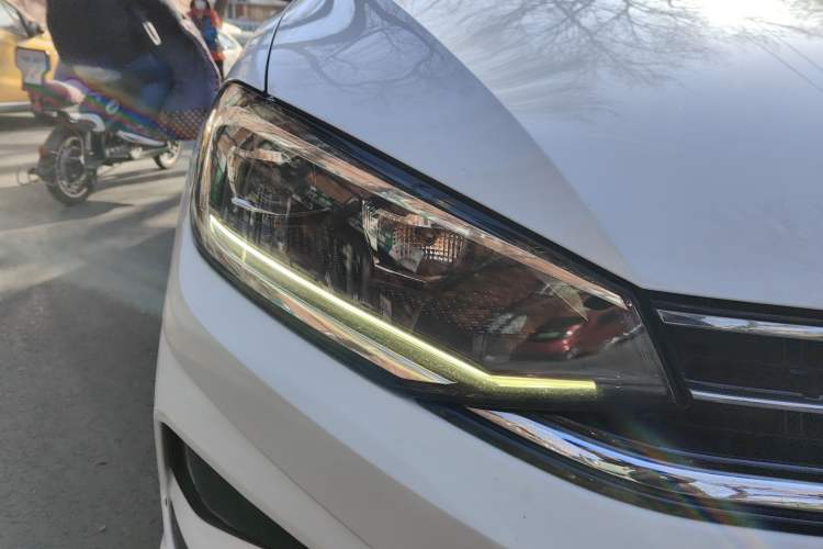 Used Volkswagen Golf Sportsvan 2019 1.6L Automatic Pure Model China V Standard Right Front Headlight