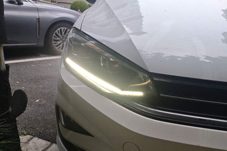 Used Volkswagen Golf Sportsvan 2019 280TSI Automatic Trendy Edition China V Standard Right Front Headlight
