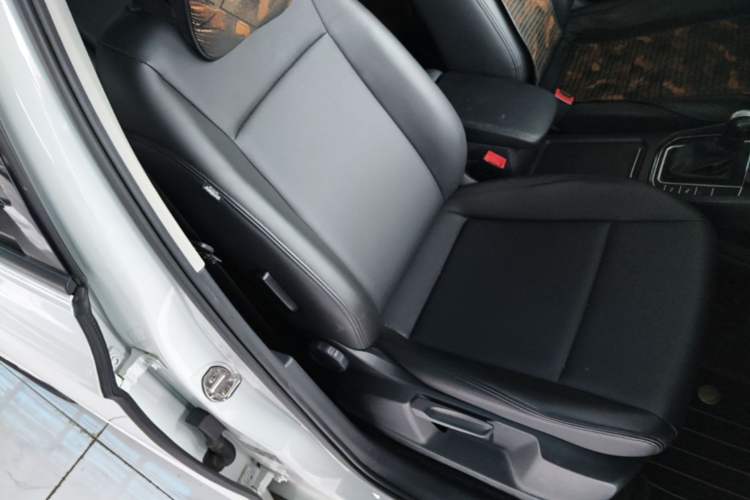 Used Volkswagen Golf Sportsvan 2019 200TSI Automatic C-HR Pure Version China VI Standard Right Front Seat