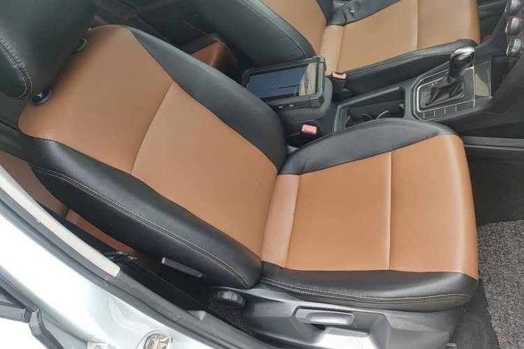 Used Volkswagen Golf Sportsvan 2019 1.6L Automatic Pure Model China V Standard Right Front Seat