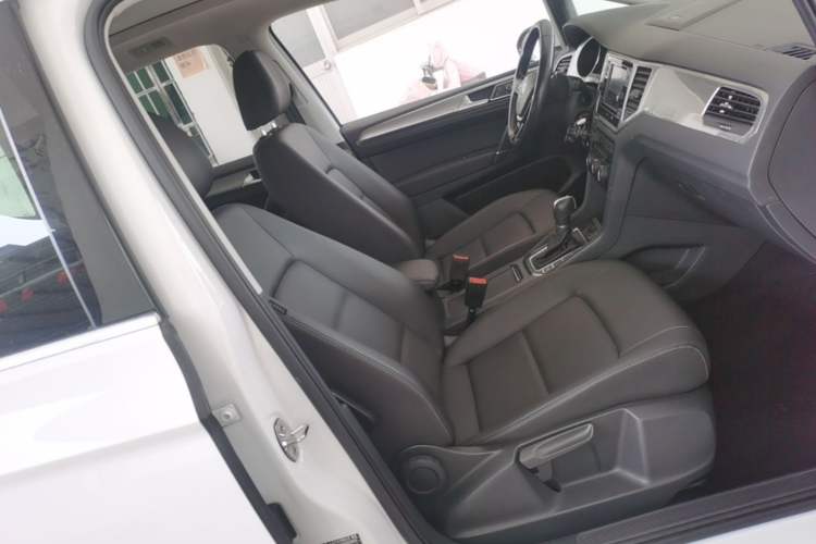 Used Volkswagen Golf Sportsvan 2019 280TSI Automatic Trendy Model China VI Standard Right Front Seat