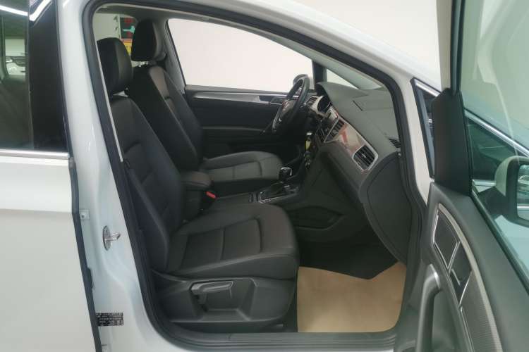 Used Volkswagen Golf Sportsvan 2019 280TSI Automatic Trendy Model China VI Standard Right Front Seat