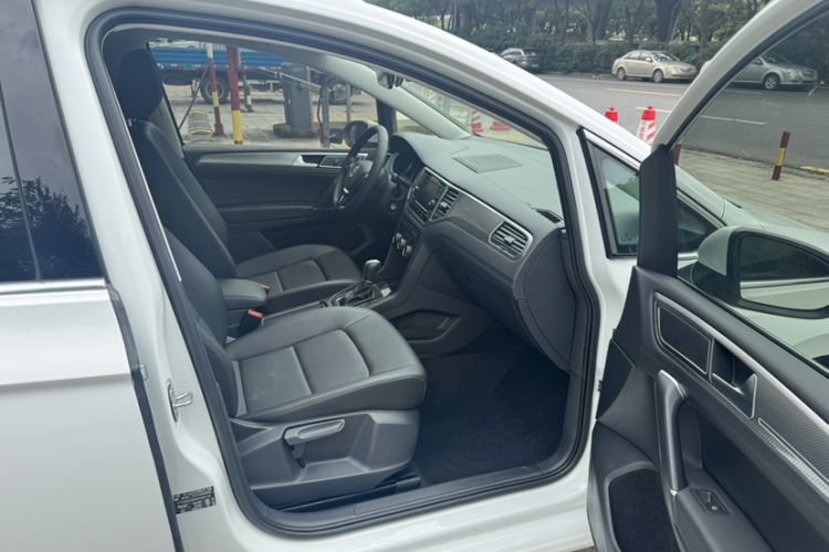 Used Volkswagen Golf Sportsvan 2019 280TSI Automatic Trendy Model China VI Standard Right Front Seat