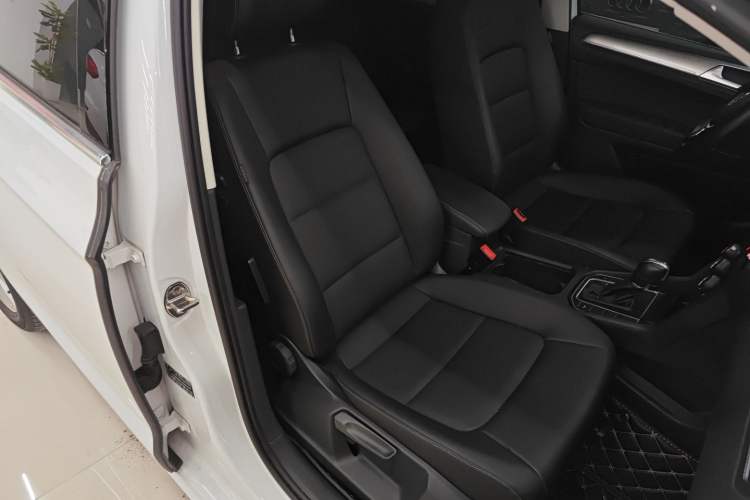 Used Volkswagen Golf Sportsvan 2019 280TSI Automatic Guardian Edition China V Standard Right Front Seat