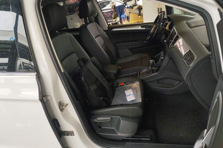 Used Volkswagen Golf Sportsvan 2019 280TSI Automatic Trendy Model China VI Standard Right Front Seat