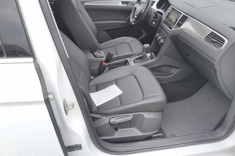 Used Volkswagen Golf Sportsvan 2019 280TSI Automatic Trendy Edition China V Standard Right Front Seat