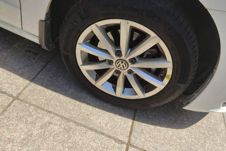 Used Volkswagen Golf Sportsvan 2019 280TSI Automatic Trendy Model China VI Standard Right Front Wheel Hub