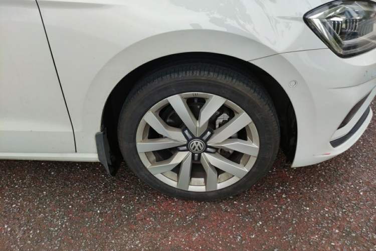 Used Volkswagen Golf Sportsvan 2019 280TSI Automatic Voyageur Model China VI Standard Right Front Wheel Hub