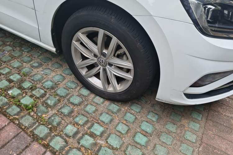 Used Volkswagen Golf Sportsvan 2019 1.6L Automatic Pure Model China V Standard Right Front Wheel Hub