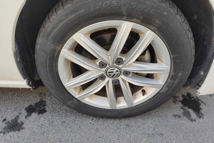 Used Volkswagen Golf Sportsvan 2019 1.6L Automatic Pure Model China V Standard Right Front Wheel Hub