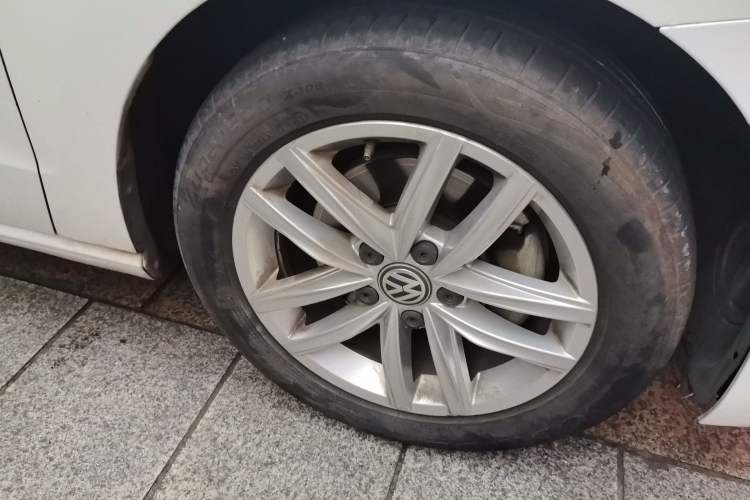 Used Volkswagen Golf Sportsvan 2019 1.6L Automatic Pure Model China V Standard Right Front Wheel Hub