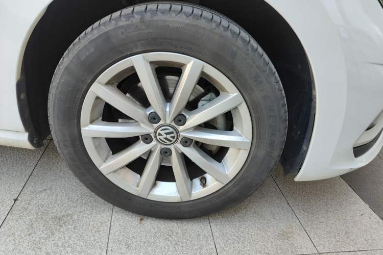 Used Volkswagen Golf Sportsvan 2019 280TSI Automatic Trendy Model China VI Standard Right Front Wheel Hub