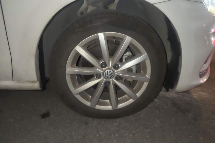 Used Volkswagen Golf Sportsvan 2019 280TSI Automatic Trendy Edition China V Standard Right Front Wheel Hub