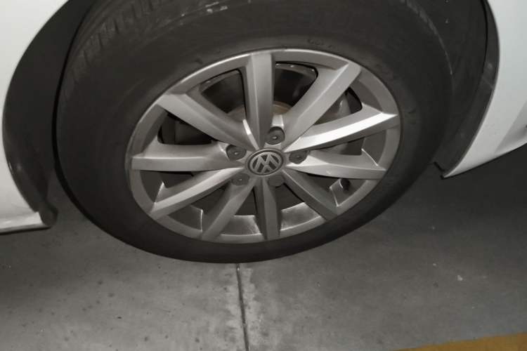 Used Volkswagen Golf Sportsvan 2019 280TSI Automatic Trendy Model China VI Standard Right Front Wheel Hub