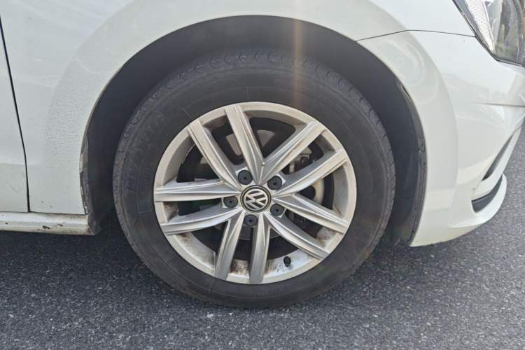Used Volkswagen Golf Sportsvan 2019 1.6L Automatic Pure Model China V Standard Right Front Wheel Hub