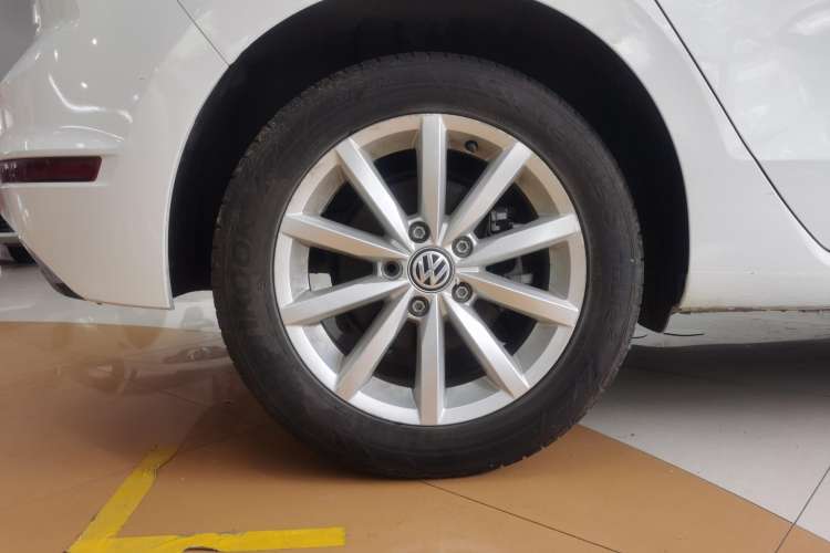 Used Volkswagen Golf Sportsvan 2019 280TSI Automatic Trendy Model China VI Standard Right Front Wheel Hub