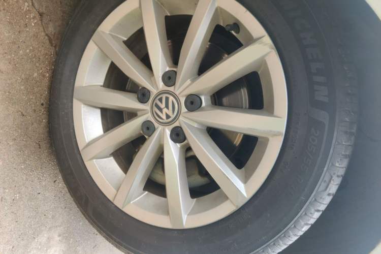 Used Volkswagen Golf Sportsvan 2019 280TSI Automatic Trendy Model China VI Standard Right Front Wheel Hub