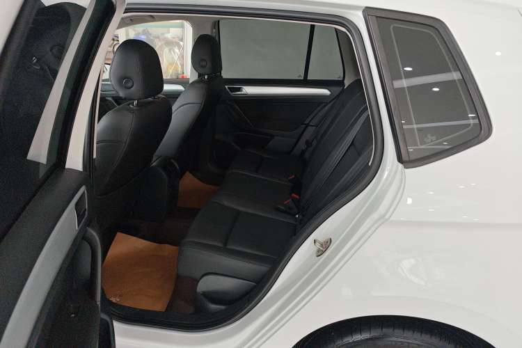 Used Volkswagen Golf Sportsvan 2019 200TSI Automatic C-HR Pure Version China VI Standard Right Rear Seat