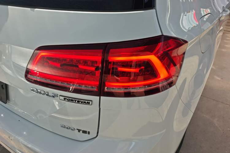 Used Volkswagen Golf Sportsvan 2019 280TSI Automatic Trendy Model China VI Standard Right Rear Taillight